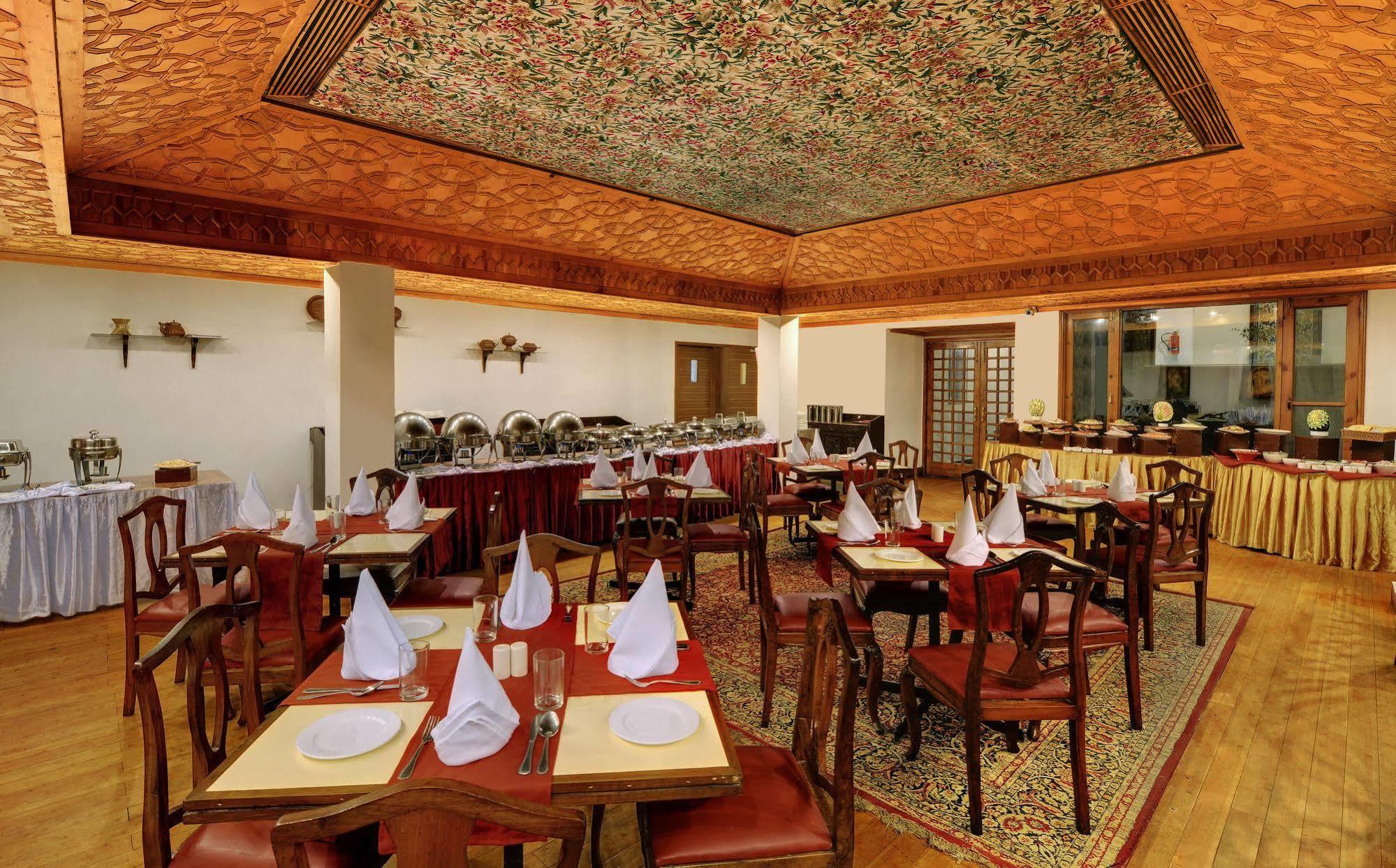 Senator Pine N Peak Otel Pahalgām Dış mekan fotoğraf