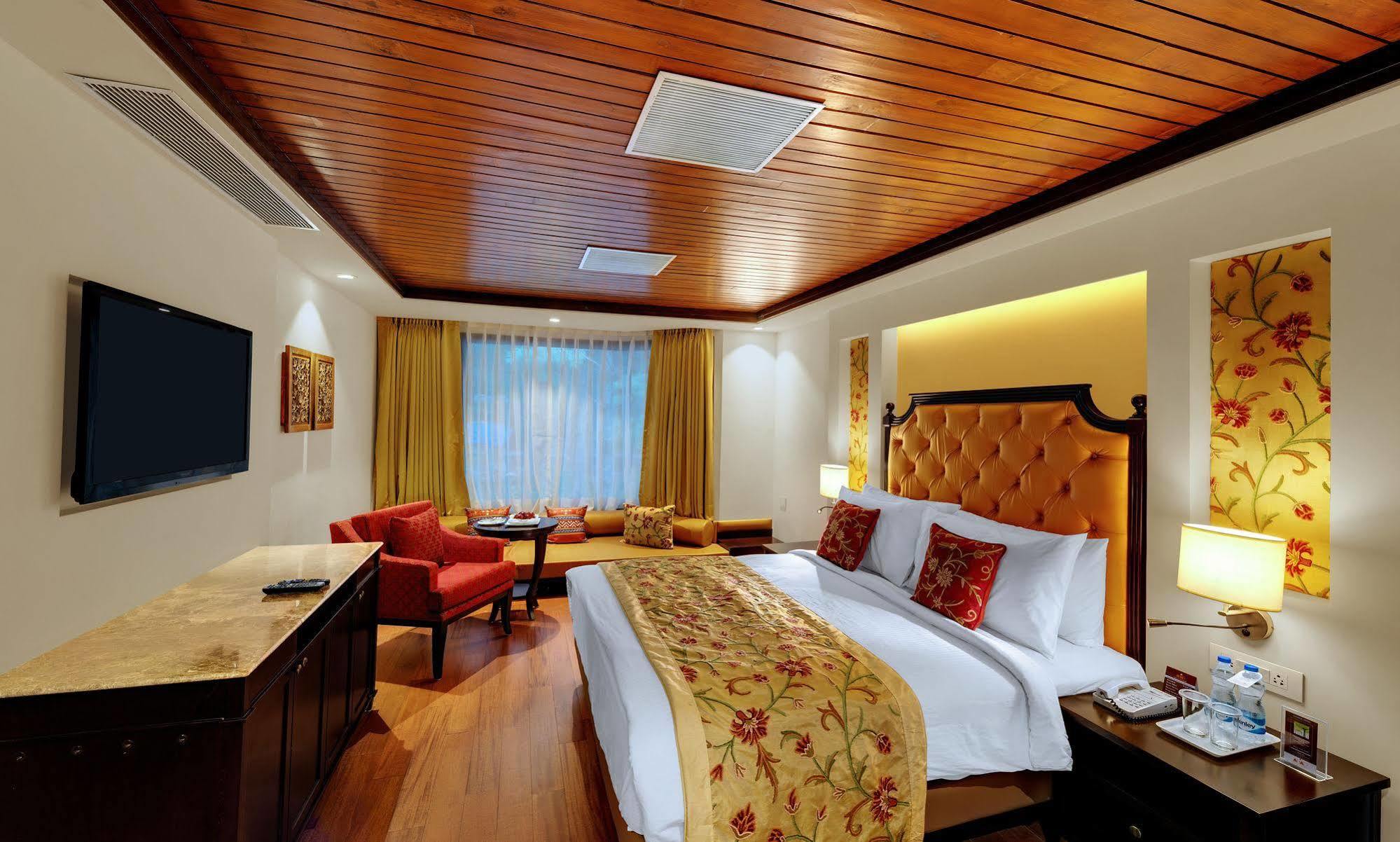 Senator Pine N Peak Otel Pahalgām Dış mekan fotoğraf
